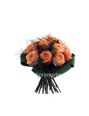 Bouquet di rose salmone e iperico piccolo