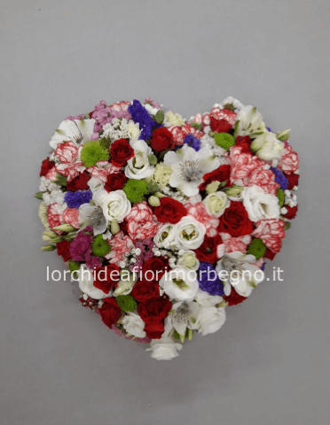 Cuore di fiori assortiti primaverili