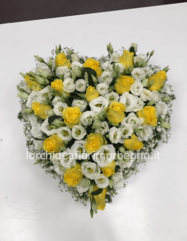 Cuore di rose colore giallo