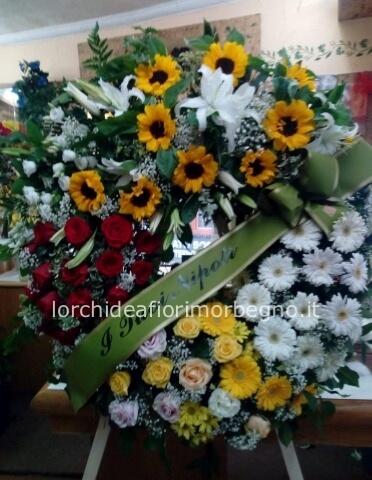 Corona funebre con tipo fiori da concordare