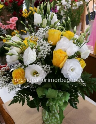 bouquet con lisianthus e rose 