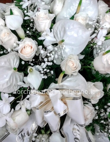 cuscino funebre Calle Rose e Anturium bianco con nastro