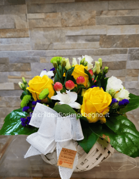 Centrotavola  fiori recisi in cestino