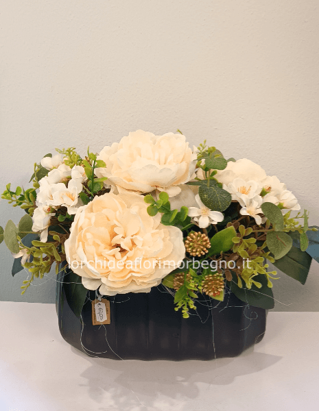 Composizioni di fiori artificiali in vaso di ceramica