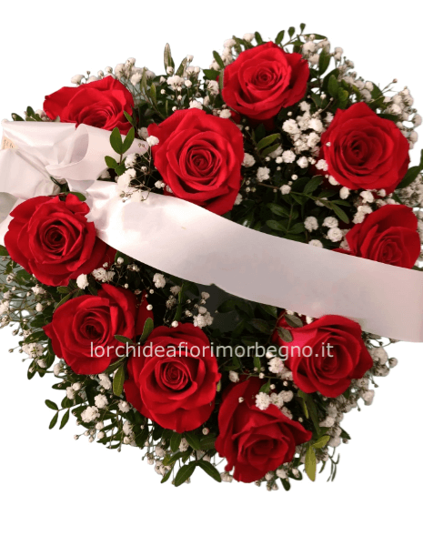 cuore con rose rosse