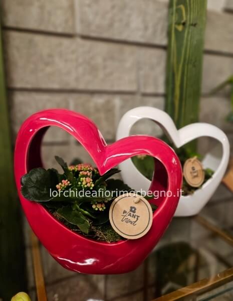 Composizione in ceramica a cuore